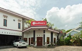 RedDoorz Syariah @ Jalan Panglima Polim Lampung